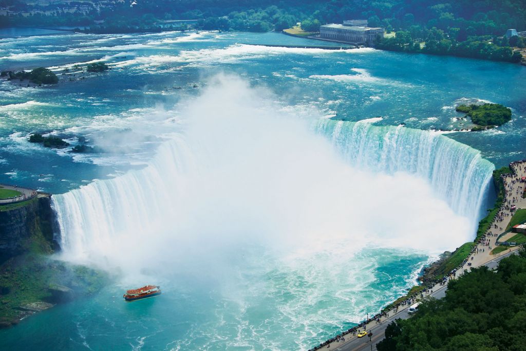 Experience the jaw-dropping Niagara Falls virtually