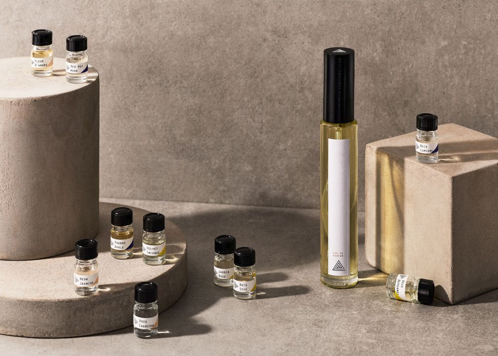 Three perfume ingredients that make a perfume last long on your scarf -  Experimental Perfume Club