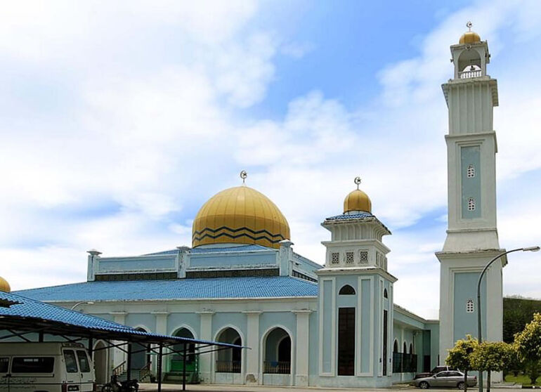 A Guide To 10 Must-Visit Mosques In Malaysia's Selangor During Ramadan