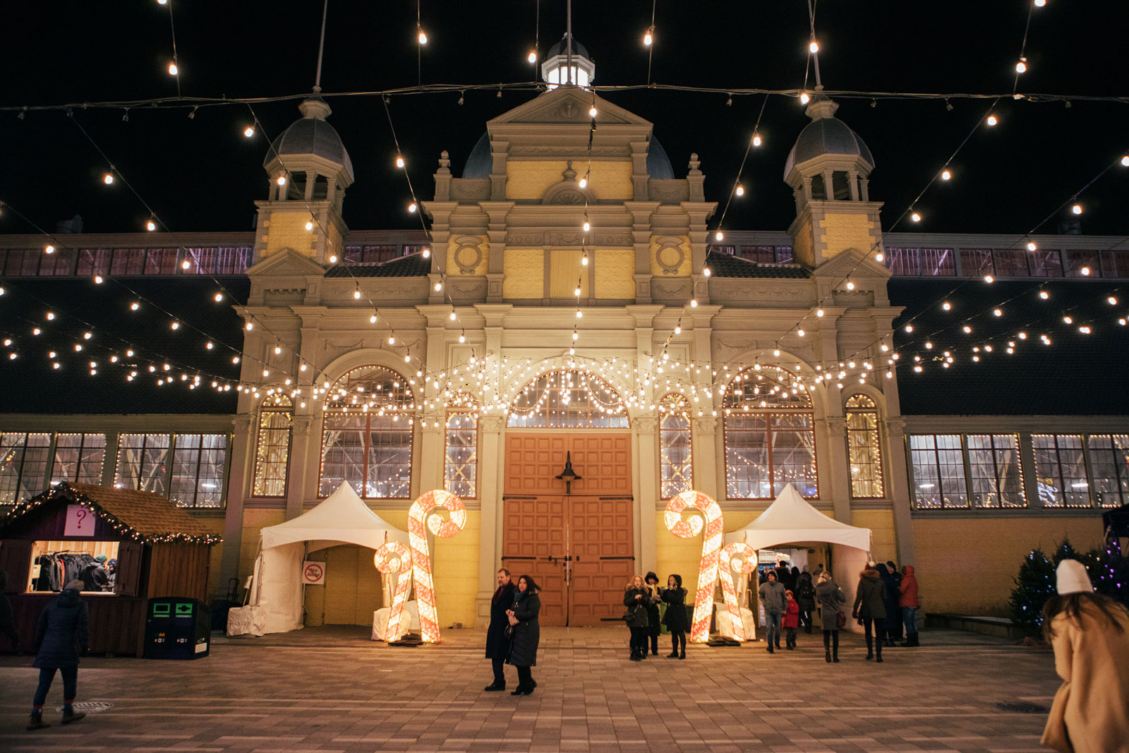 Ottawa's Europeanstyle Christmas Market Returns To Lansdowne For 2021