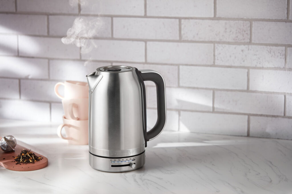 https://www.luxuriousmagazine.com/wp-content/uploads/2023/11/KitchenAid-Variable-Temperature-1.7L-Kettle-Lifestyle-Stainless-Steel-1024x683.jpg
