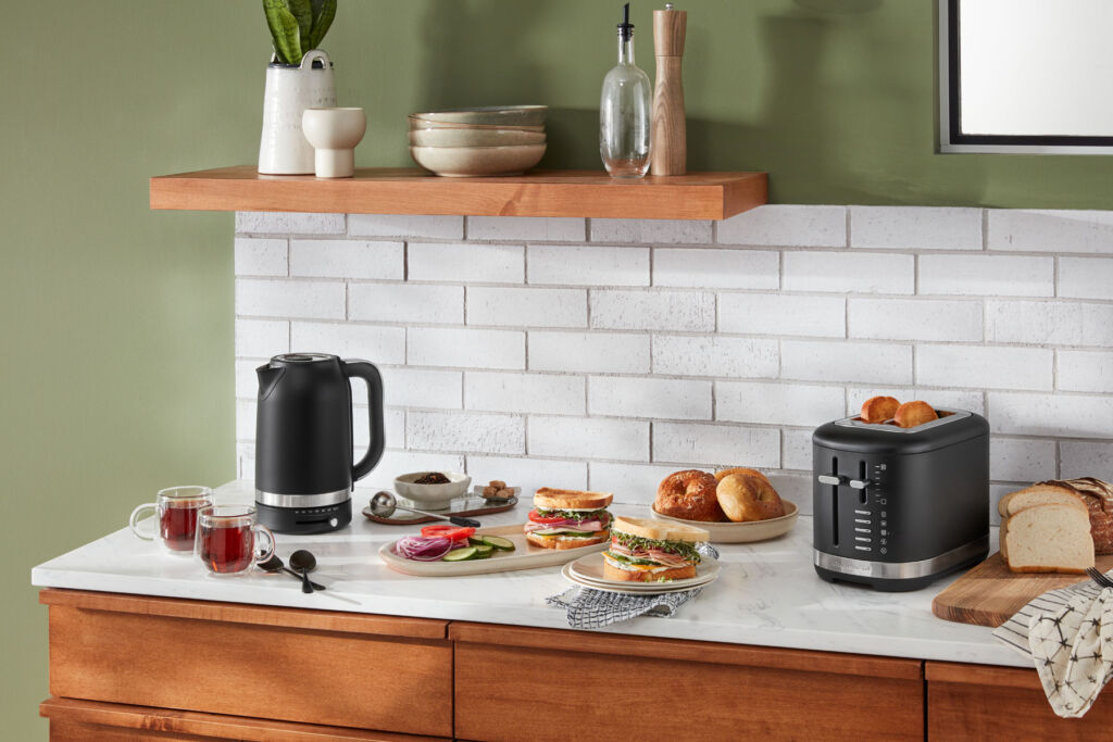 KitchenAid 2-Slice Matte Black Long Slot Toaster with High-Lift