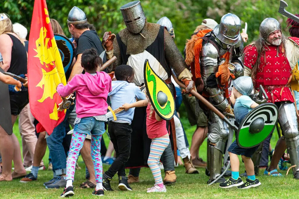 Arundel Castle's Medieval Festival – A Skirmish Wows Thousands