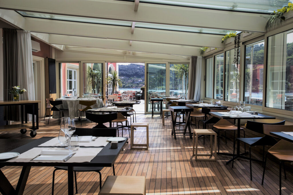 The tables in the Palmaria restaurant