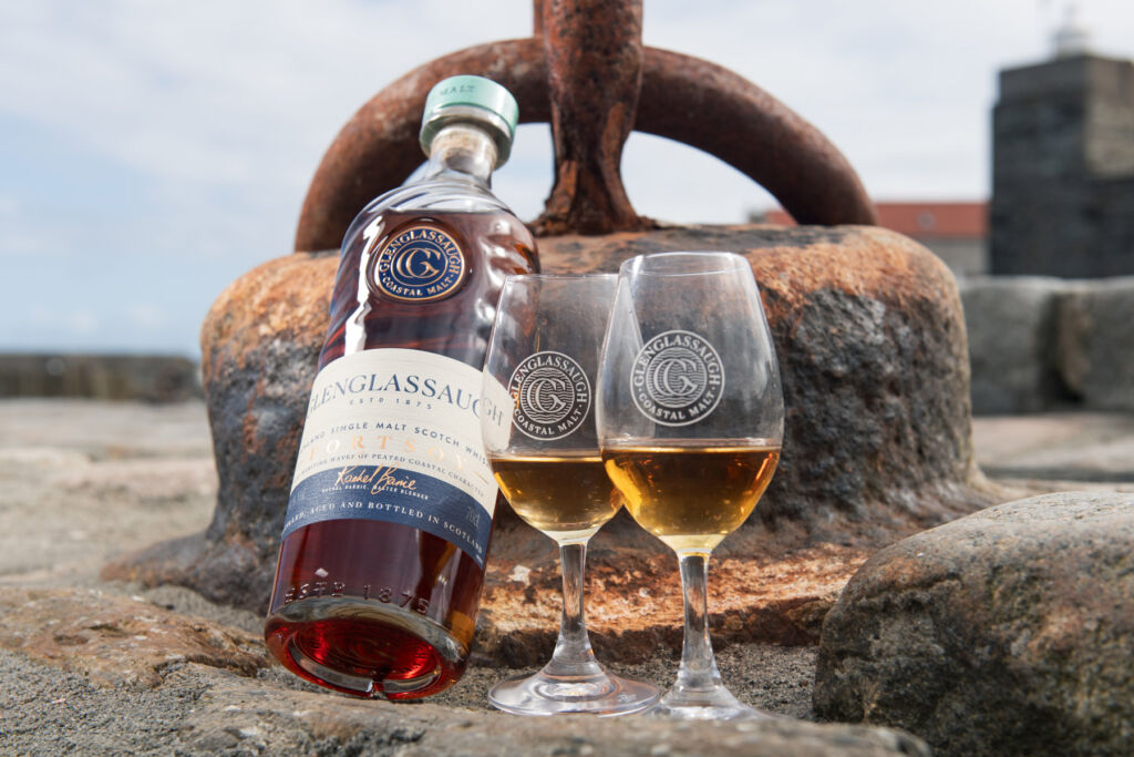 A bottle of the whisky next to an anchor and two glasses