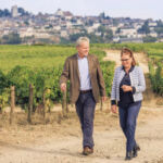Joost and Miguela walking through the vineyard