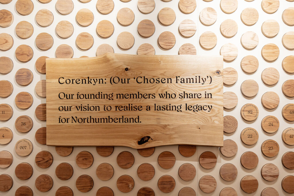 The wooden Corenkyn plaque