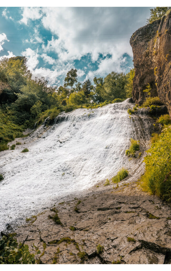 A photograph of the waterfall