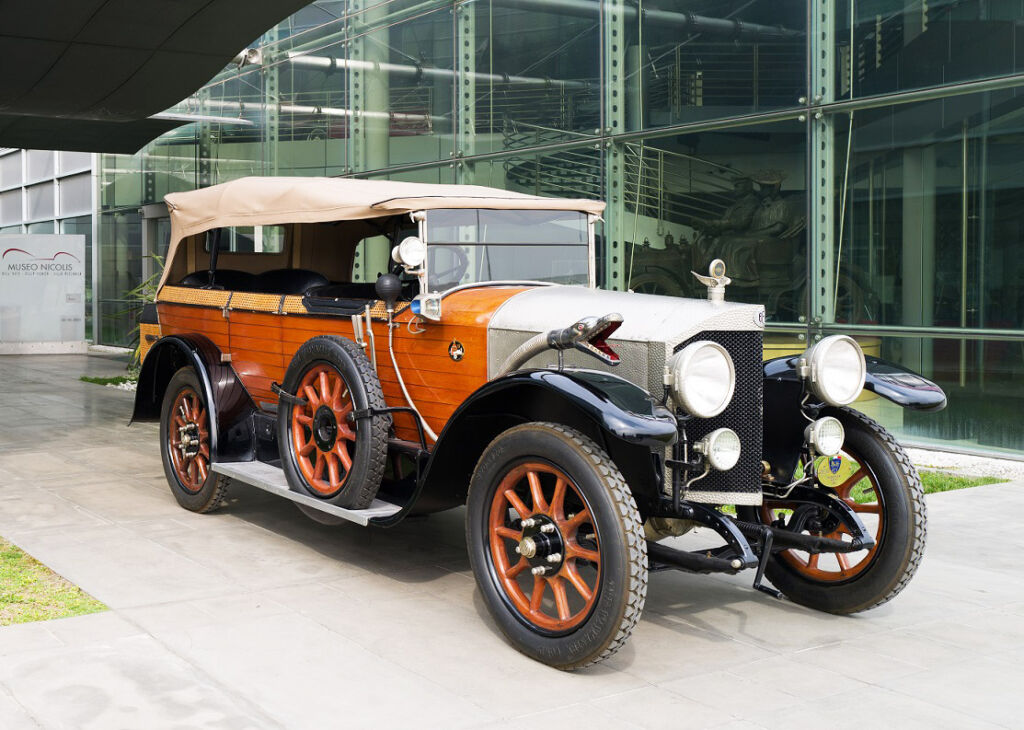 The 1914 Benz 8/20PS Jadewagen outside the Nicolis Museum