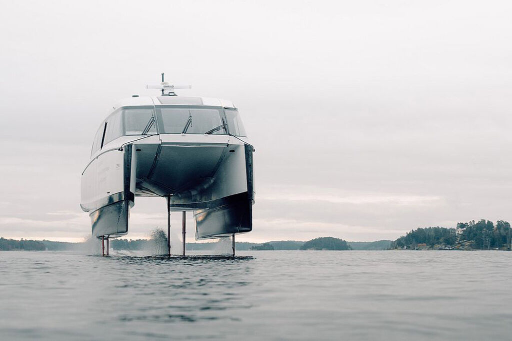 A photo showing how the boats travel above the water