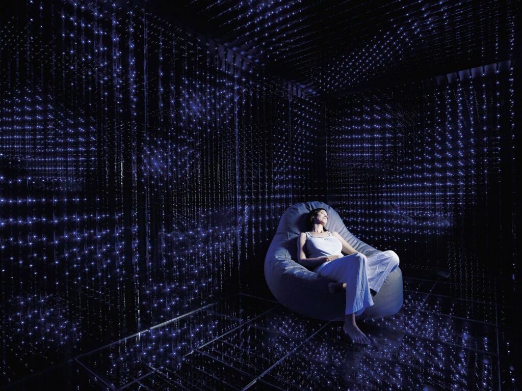 A female guest relaxing in Preidlhof's deep sea relaxion room