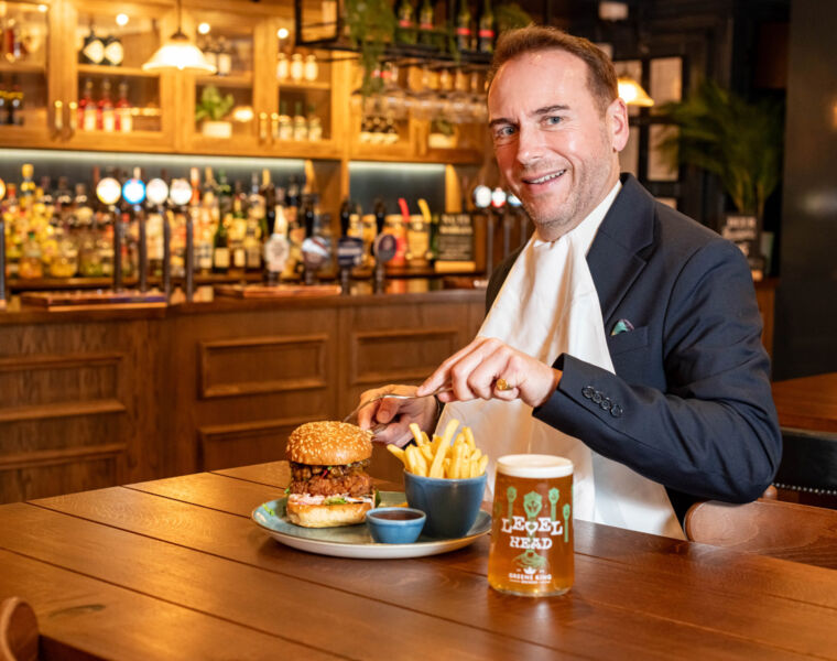 Former Royal Butler Says Burgers Should be Eaten Using a Knife and Fork