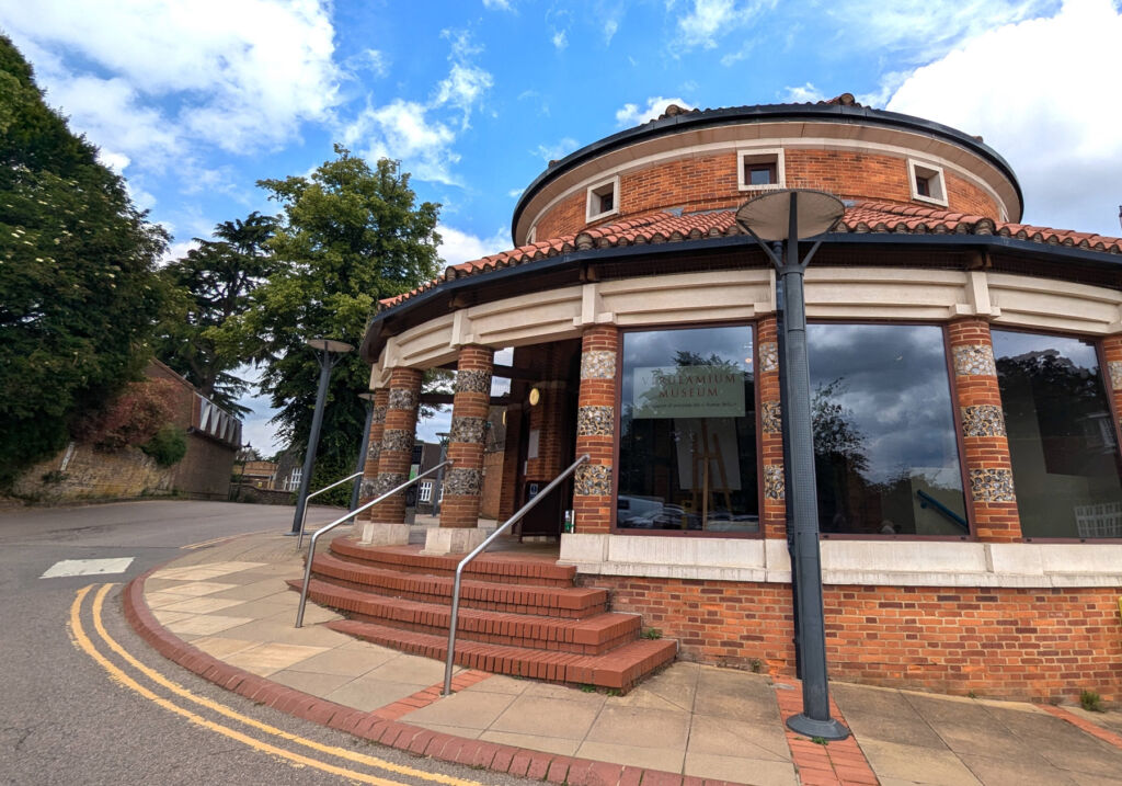 The museum's curved exterior